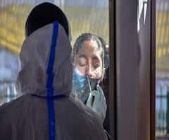 महाराष्ट्रासह पाच राज्यातून दिल्लीत येणाऱ्यांसाठी कोरोना चाचणी बंधनकारक, दिल्ली सरकारचा मोठा निर्णय