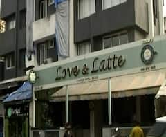 Sonu VS BMC | मुंबई मनपाबरोबरच्या वादात सोनी सूदची माघार,हॉटेलला पुन्हा रहिवासी दर्जा देण्याची तयारी