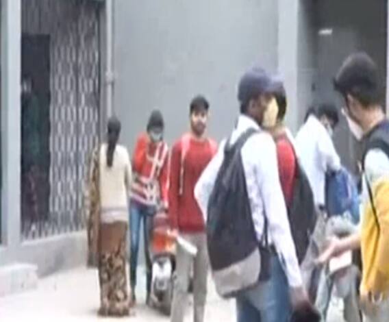 कानपुर यूनिवर्सिटी में कोचिंग के लिए भटकते रहे छात्र-छात्राएं, लेकिन नहीं ले सके क्लास 