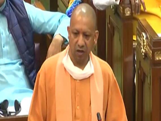 Uttar Pradesh की सियासत में 'टोपी वार', CM Yogi ने टोपी के बहाने कसा तंज
