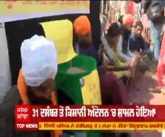 ਲੱਖਾਂ ਦੀਆਂ ਨੌਕਰੀਆਂ ਨੂੰ ਛੱਡ,ਅੰਦੋਲਨ 'ਚ ਜੋੜੇ ਸਾਫ਼ ਕਰ ਰਹੇ ਨੌਜਵਾਨ
