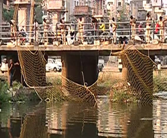 Crocodile in Pune | पुण्यात रानगव्यानंतर आता मगरीची एन्ट्री? अॅनिमल रेस्क्यू टीम घटनास्थळी दाखल