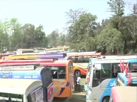 कांग्रेस-लेफ्ट की रैली में शामिल होने बसों में भर-भरकर ब्रिगेड परेड मैदान पहुंच रहे समर्थक