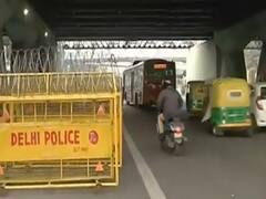 चक्का जाम से पहले दिल्ली पुलिस ने ITO, लाल किले पर बढ़ाई सुरक्षा, बिछाई कंटीली तारें 
