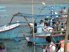 Priyanka Gandhi ने संगम में खुद चलाई नाव, देखें वीडियो