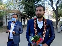 Gujarat Panchayat Election 2021:દેહગામ નગરપાલિકા માટે વરરાજાએ પરિવાર સાથે મતદાન કર્યુ