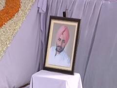 ट्रैक्टर परेड के दौरान मरने वाले नवरीत सिंह के परिजनों से मिलने रामपुर जा रही हैं Priyanka Gandhi