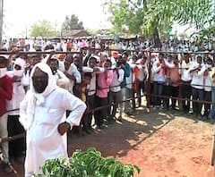 Sanjay Rathod reached Pohradevi | वनमंत्री संजय राठोड पोहरादेवीमध्ये दाखल, कार्यकर्त्यांमध्ये जल्लोष