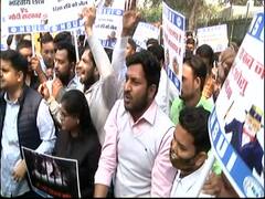 Delhi: Disha Ravi की गिरफ्तारी के विरोध में NSUI ने किया प्रदर्शन
