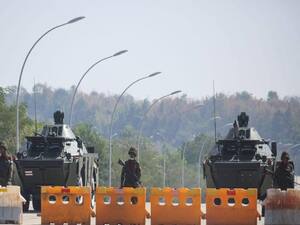 Myanmar Coup: जनता के विरोध प्रदर्शन को दबाने के लिए सेना ने सड़कों पर उतारे टैंक | Panchnama