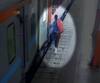 चलती ट्रेन में चढ़ने की कोशिश में थी लड़की लेकिन फिसल गए हाथ और फिर.... | Lucknow