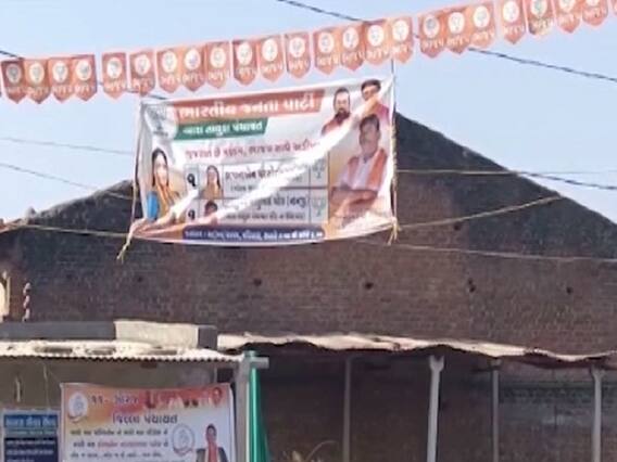Vadodara:વાઘોડીયામાં ચૂંટણી પંચની ગંભીર બેદરકારી,BJPના તોરણ અને બેનર લાગેલા જોવા મળ્યા