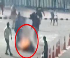 Uttar Pradesh: জমি-বিবাদের জের, যোগীর বাসভবনের সামনে গায়ে আগুন কনৌজের বাসিন্দার