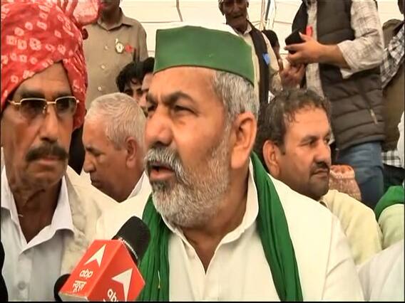 Tikri Border के पास चल रही Kisan Mahapanchayat, Rakesh Tikait बोले- सरकार हमारी बात माने