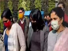 टूलकिट केस में Disha Ravi की गिरफ्तारी पर मचा सियासी गदर । Metro । Full