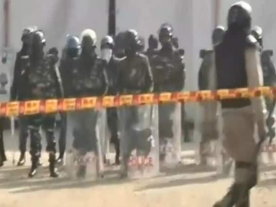 Farmer Protest चक्का जाम: कैसा है टिकरी बॉर्डर पर नजारा | ground report