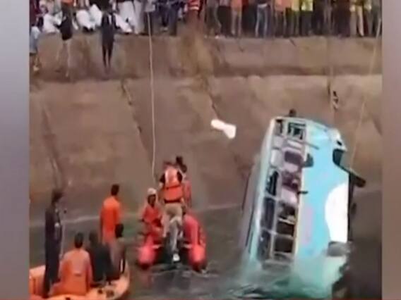 MP: सीधी बस हादसे में मृतकों के परिजनों से मिले CM Shivraj Singh Chouhan