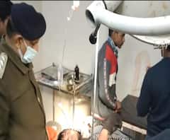 Noida में नकली नोट बनाने वाले गिरोह का भंडाफोड़, कई चीजें बरामद। @ABPGanga 