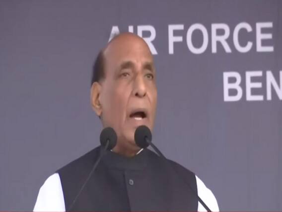 Aero India Show : कार्यक्रम में रक्षा मंत्री Rajnath Singh, बोले - Tejas से बढ़ेगी वायुसेना की ताकत