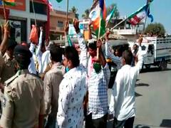 Gir somnath: કોડીનાર બાયપાસ રોડ પર ખેડૂતોનો ચક્કાજામ, પોલીસે કરી અટકાયત