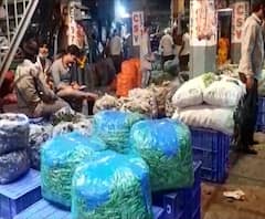 Vegetable Rates Fall | एपीएमसी मार्केटमध्ये भाजीपाल्याची आवक वाढली, भाज्यांचे दर घसरले