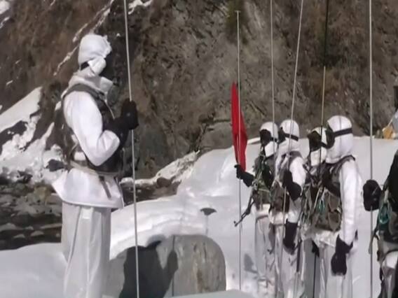 J&K: बारामूला में सेना का कैंप, बर्फीले तूफान से बचने के लिए स्थानीय लोगों को बताए तरीके