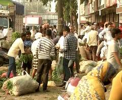 Dadar Market Crowd | दादरच्या मार्केटमध्ये खरेदीसाठी प्रचंड गर्दी, नियमांचा विसर,मास्कचा वापरही नाही