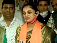 Suratમાં વોર્ડ નંબર 14માં BJPના ઉમેદવાર રાજશ્રીબેન ફોર્મ ભરવા પહોંચ્યા, રાજશ્રીબેનને છ મહિનાનો ગર્ભ છે