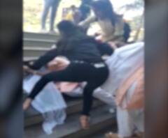 साताऱ्यात महाविद्यालयीन विद्यार्थिनींकडून तरुणीला मारहाण,विद्यार्थिनीवर पोलिसांची कारवाई Viral Video