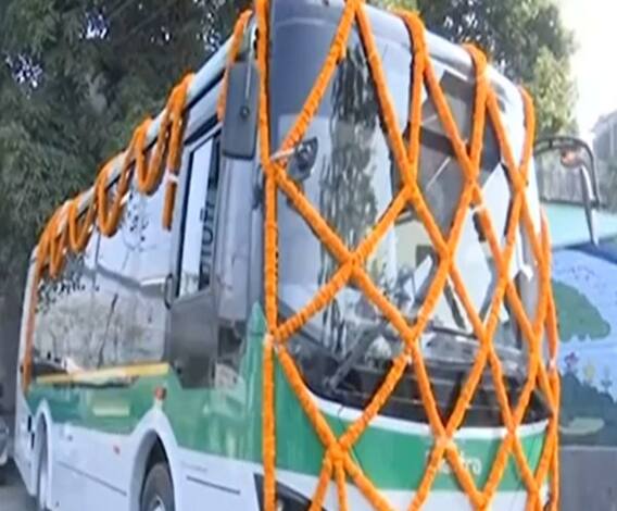 Dehradun में दौड़ने लगीं हैं स्मार्ट इलेक्ट्रिक बसें | CM Trivendra Singh Rawat | Uttarakhand Prime 