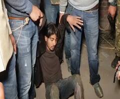 हाईवे से कार लूट कर खेतों में घुसे बदमाश, फिर यूपी पुलिस ने ऐसे किया 'एनकांटर' | Baghpat 