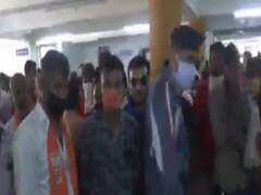 Mehsana પ્રાંત કચેરીએ રાજકીય પાર્ટીના કાર્યકરોનો તમાશો, કોવિડના નિયમોનો કર્યો ભંગ