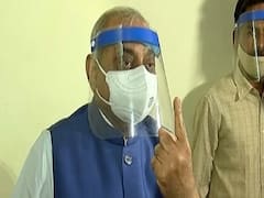 Gujarat Panchayat Election 2021: નાયબ મુખ્યમંત્રી નીતિન પટેલે કડીમાં મતદાન કર્યું