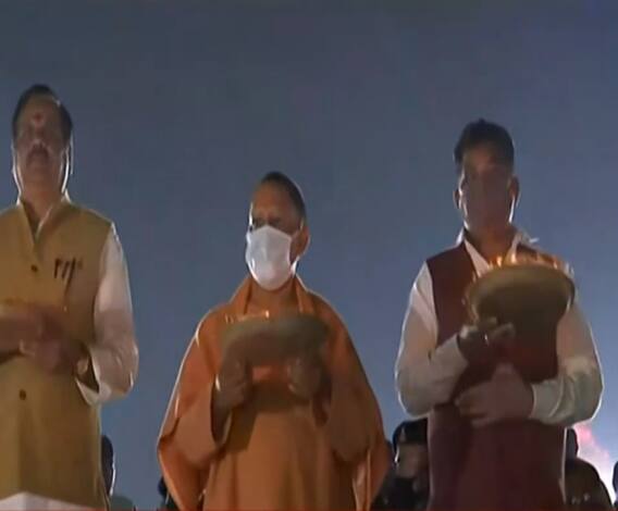 रामघाट पर भव्य दीपोत्सव, जलाए गए 25 हजार दीये...CM Yogi भी रहे मौजूद | Gorakhpur 