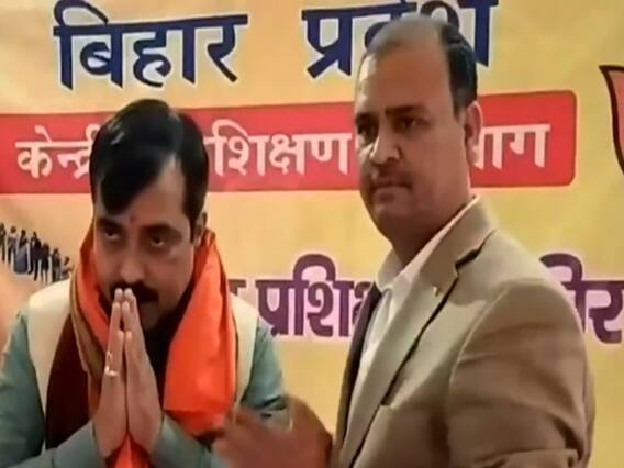 Bihar: Nitish के मंत्री जीवेश मिश्रा ने रोजगार को वर्ण व्यवस्था से जोड़ा, बयान पर बवाल