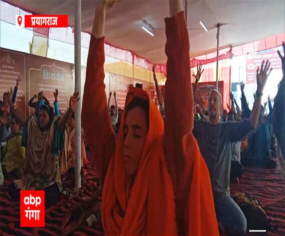 Magh Mela में दिखा विदेशियों का अनोखा रूप, टेंट में सोना, ध्यान लगाना...आ रहा है पसंद