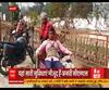 जिला अस्पताल में स्ट्रेचर और व्हीलचेयर की जगह ठेले पर मरीज। 