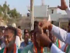 Jamnagar: ધારાસભ્ય લલિત વસોયા પર કોગ્રેસના જ નેતાઓએ કર્યો રૂપિયાનો વરસાદ,જુઓ વીડિયો