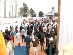 कुछ ही देर में नवरीत के घर पहुंचेंगी Priyanka Gandhi, नेताओं के बीच आरोप-प्रत्यारोप शुरु