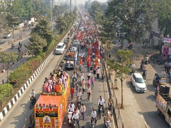 Surat માં સાત કિમી લાંબી રેલીમાં સીઆર પાટીલનું જોરદાર સ્વાગત, જુઓ વીડિયો