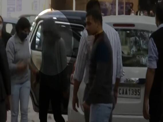 क्या Disha Ravi की गिरफ्तारी में Delhi Police ने जल्दबाजी दिखाई? | संविधान की शपथ