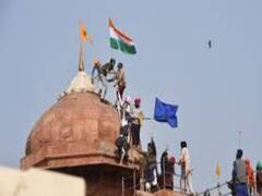 दिल्ली पुलिस ने लाल किला हिंसा के आरोपियों की तस्वीरें जारी की, तेजी से हो रही तलाश | Tractor Rally