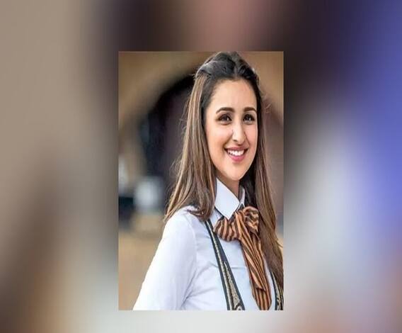 ফিল্মস্টার: ডাব্বুর লেন্সে ধরা দিলেন আলিয়া, প্রকাশ্যে পরিণীতির 'দ্য গার্ল অন দ্য ট্রেন'-এর ট্রেলার