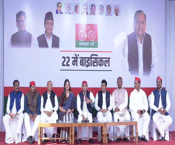 Akhilesh Yadav ने क्यों कहा- Communal होना है लेकिन ....| Uttar Pradesh | ABP Ganga 