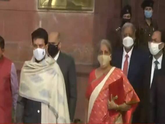 Budget 2021 : वित्त मंत्री Nirmala Sitharaman ने दिखाई Budget की पहली झलक 