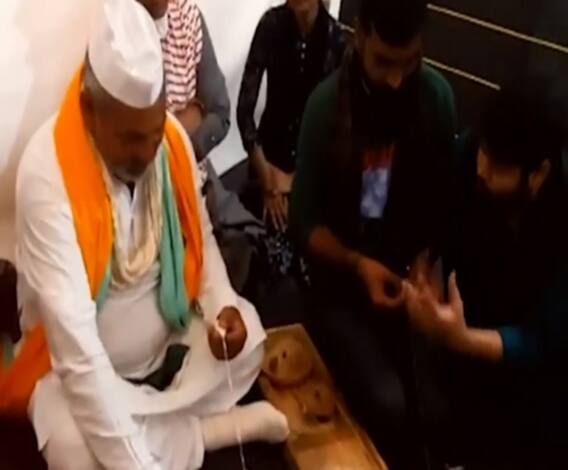 Kisan Andolan को धार देते Rakesh Tikait, Ghazipur Border पर 'कोल्हू' लाए, चरखा भी चलाया