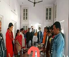 बिजनौर में जोशीमठ के मृतकों के लिए मौन, बीच से उठकर चल दीं चेयरपर्सन रूखसाना। 