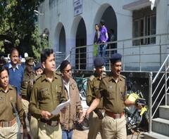 यूपी में पुलिस का ऑपरेशन क्लीन जारी, इन जिलों में पुलिस के हाथ लगी कामयाबी। 