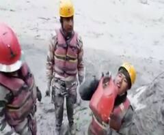 Uttarakhand Glacier Burst: मलबे में आज भी कई शव बरामद, रेस्क्यू ऑपरेशन जारी | ABP Ganga 