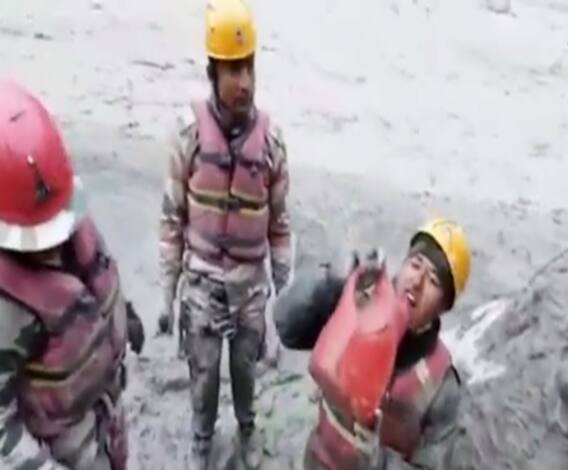Uttarakhand Glacier Burst: मलबे में आज भी कई शव बरामद, रेस्क्यू ऑपरेशन जारी | ABP Ganga 